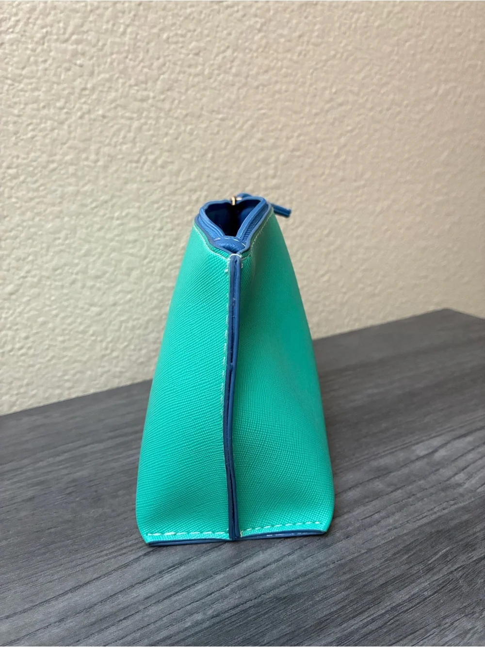 NWOT La Mer Turquoise & Blue Zip Cosmetic Pouch